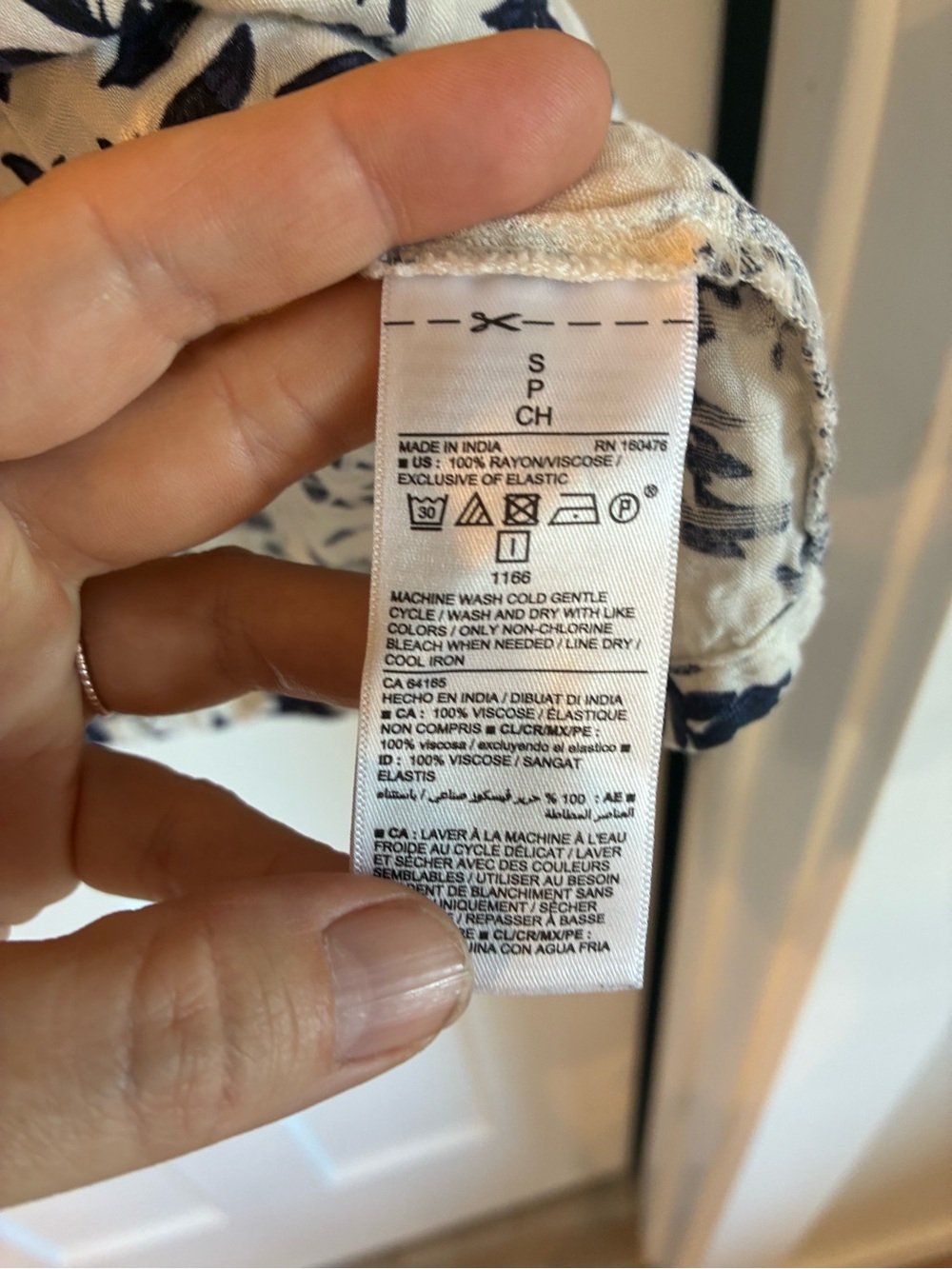 Old Navy Smocked V-Neck Long Sleeve Floral Dress Mini white w navy Small cottage - Picture 5 of 8